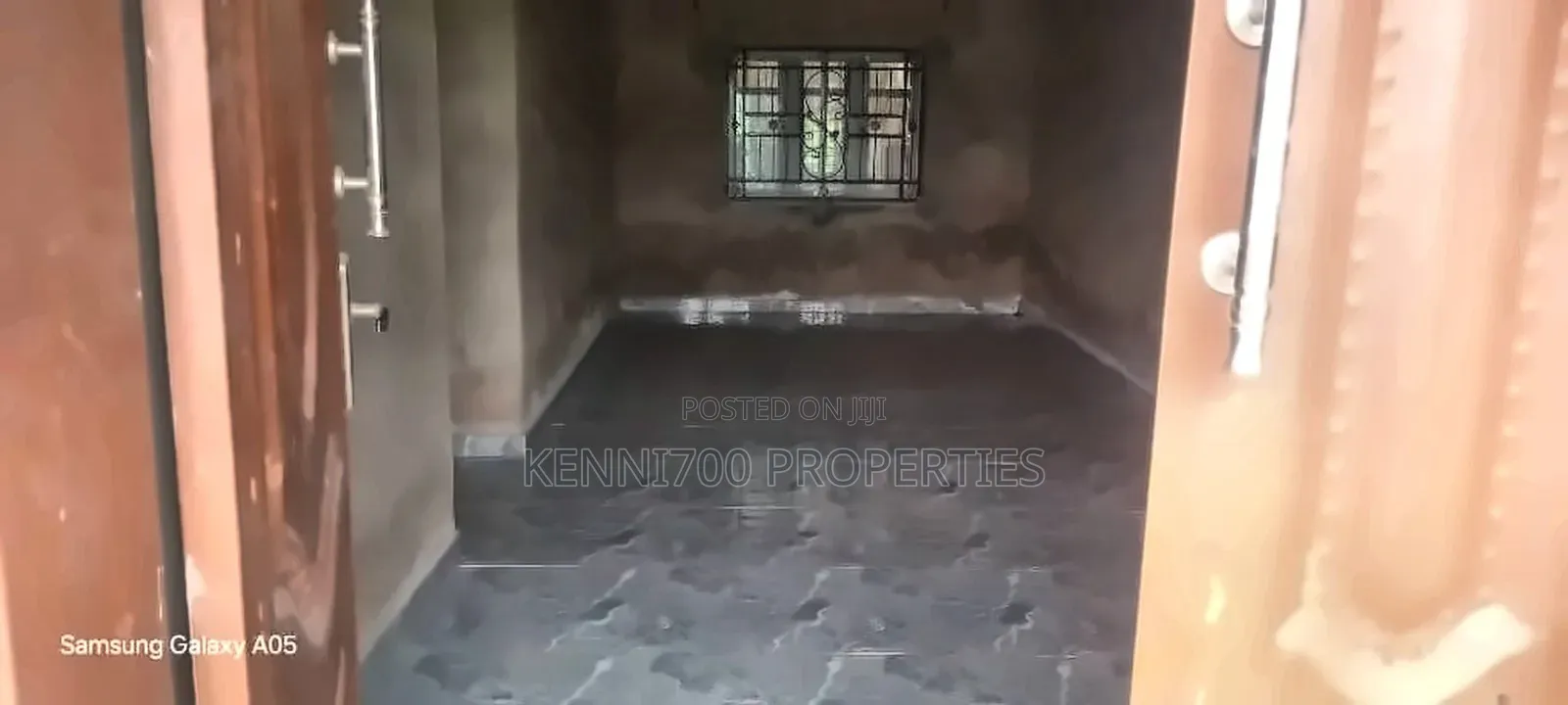 4bdrm Bungalow in Prime Estate In, Obafemi-Owode for sale