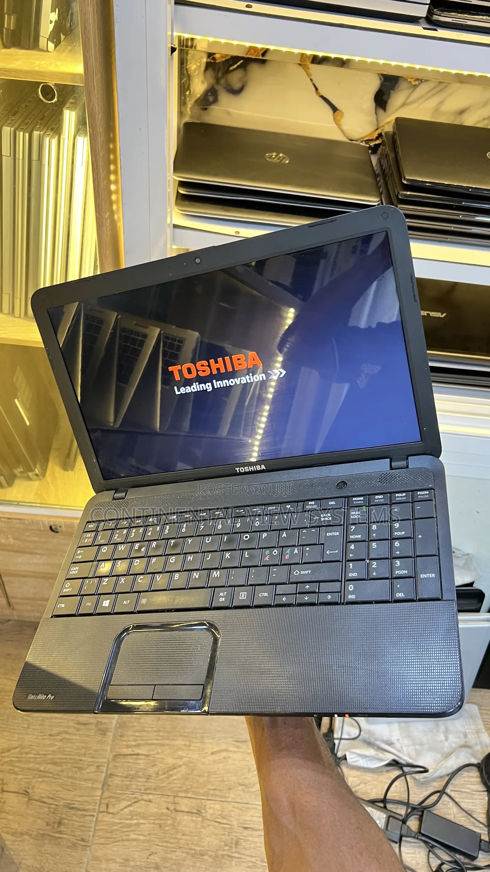 Laptop Toshiba Satellite C850 4GB Intel Celeron HDD 160GB