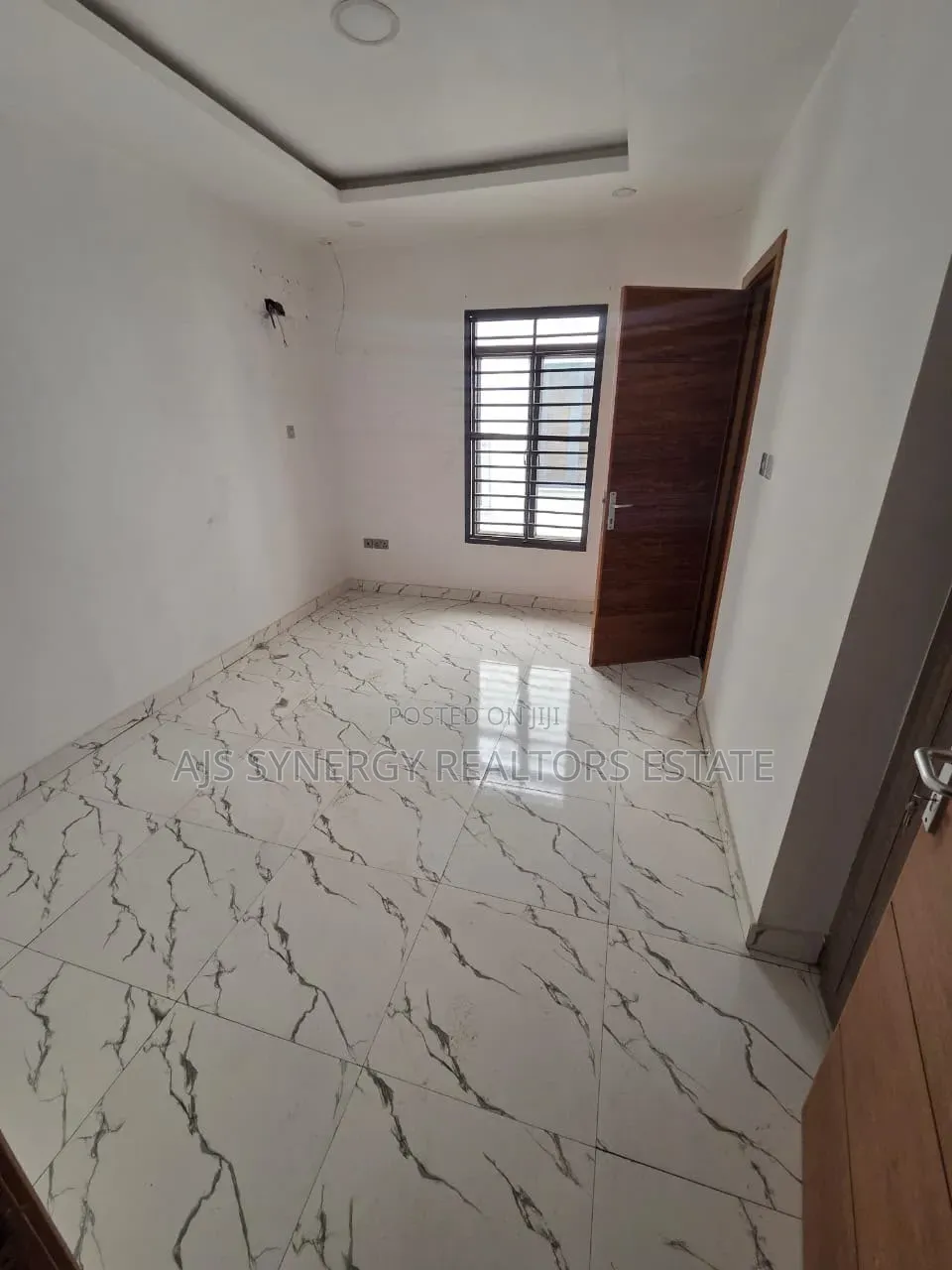 5bdrm Duplex in Banana Island for sale