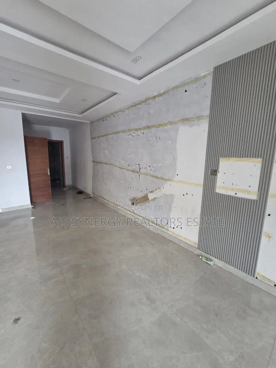5bdrm Duplex in Banana Island for sale