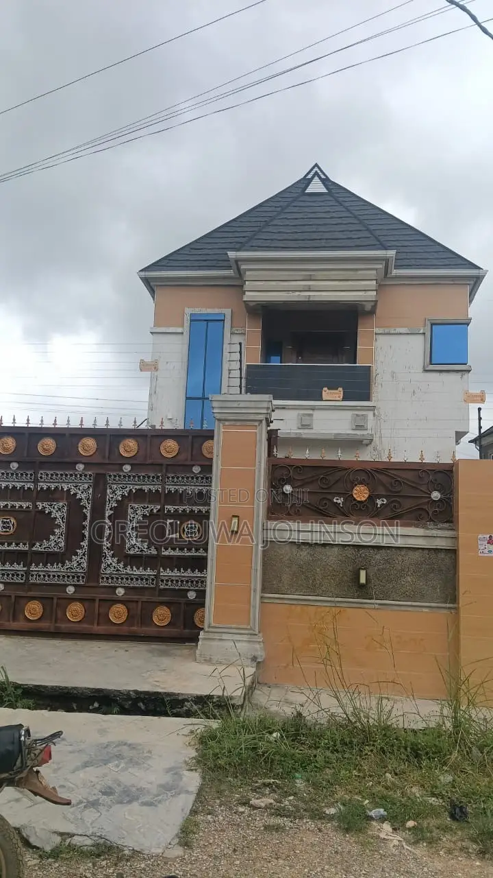 4bdrm Duplex in Royal Estate, Iseri Olofin for sale