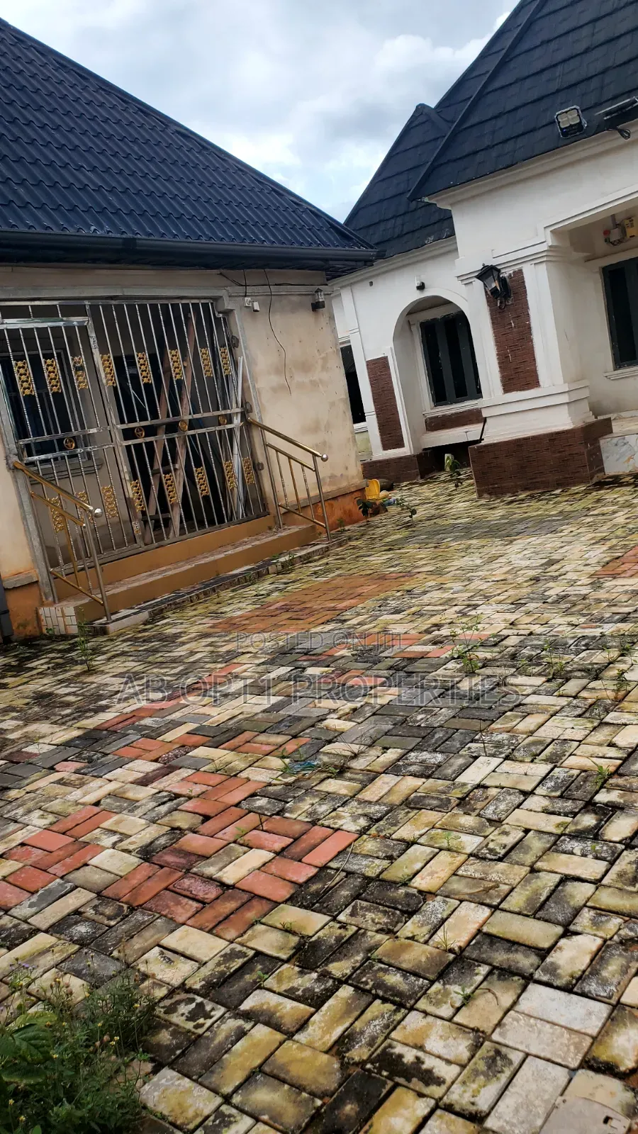 3bdrm Bungalow in Agbor Road Bypass, Benin City for sale