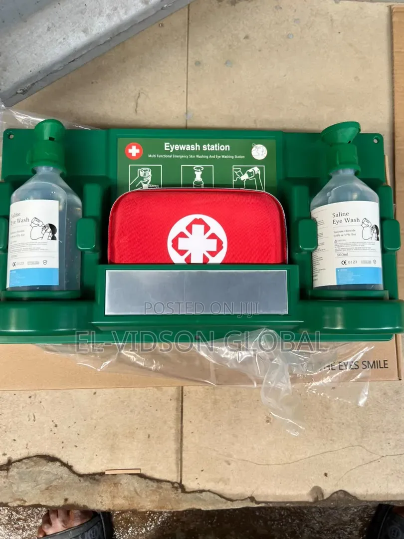 Wall-Mounted Emergency Eyewash