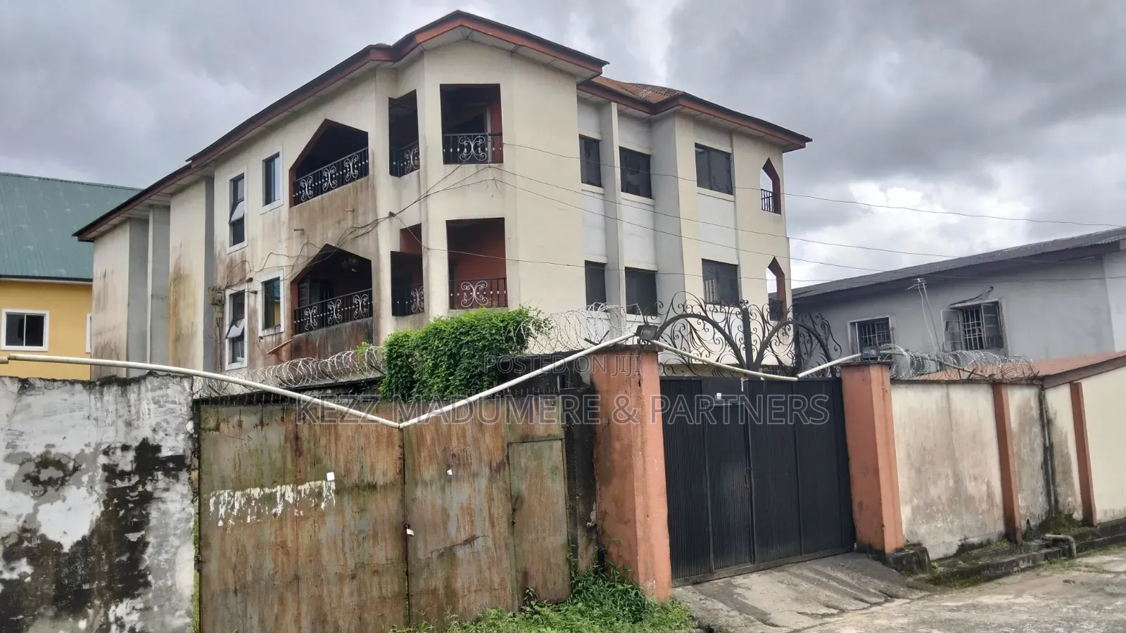 12bdrm Block of Flats in Off Rumuola Major for sale