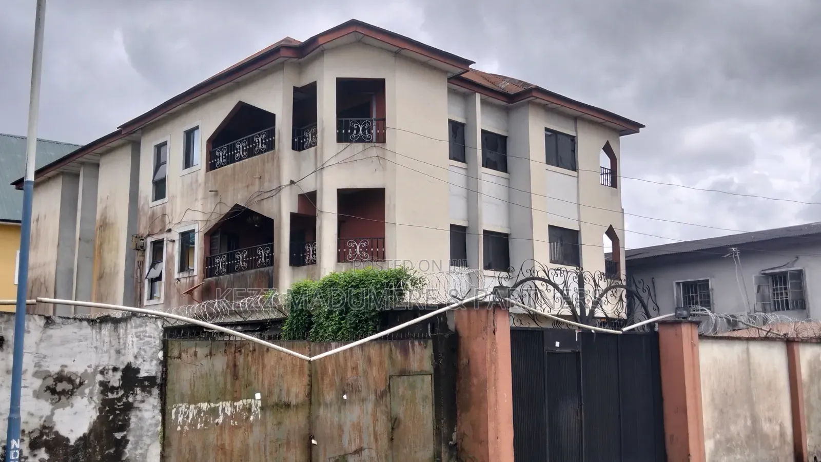 12bdrm Block of Flats in Off Rumuola Major for sale