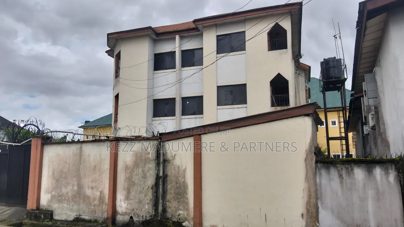 12bdrm Block of Flats in Off Rumuola Major for sale