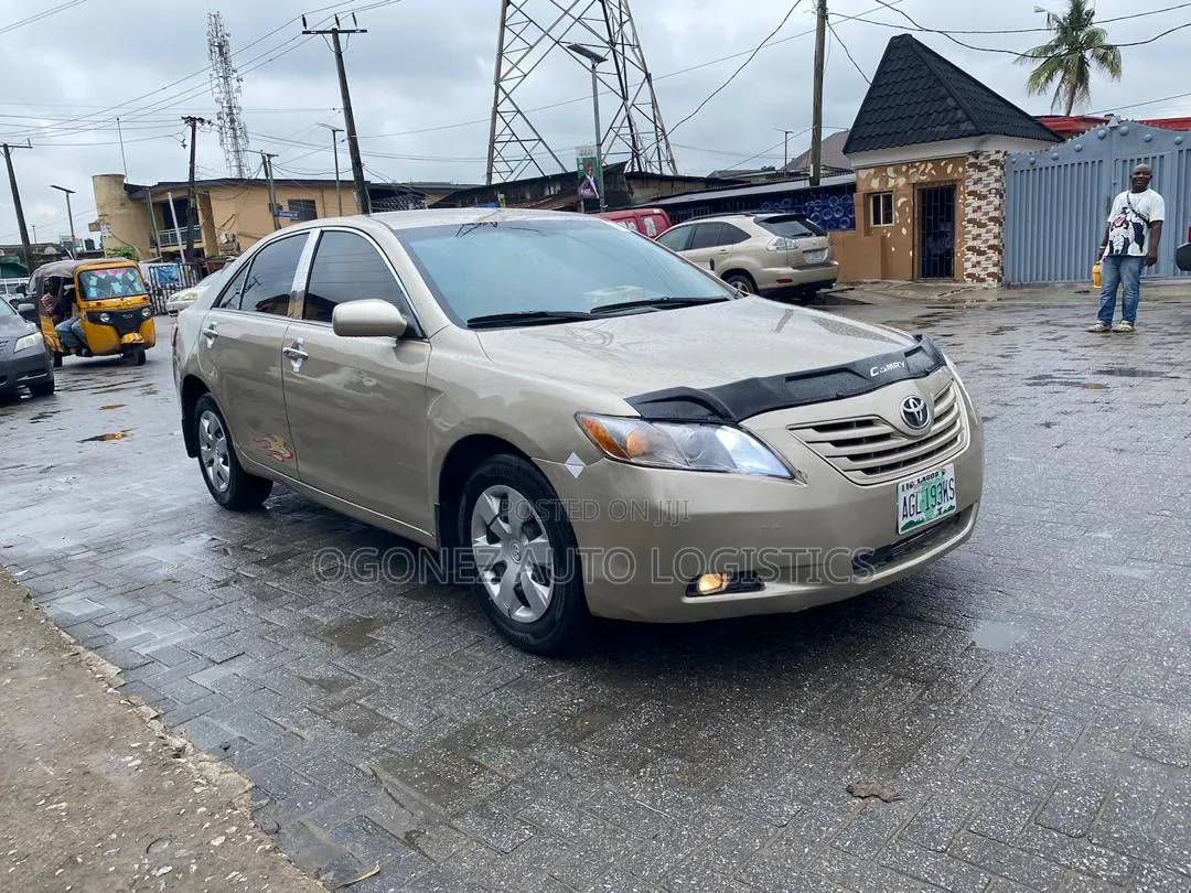 Toyota Camry LE 4dr Sedan (2.4L 4cyl 5A) 2009 Gold