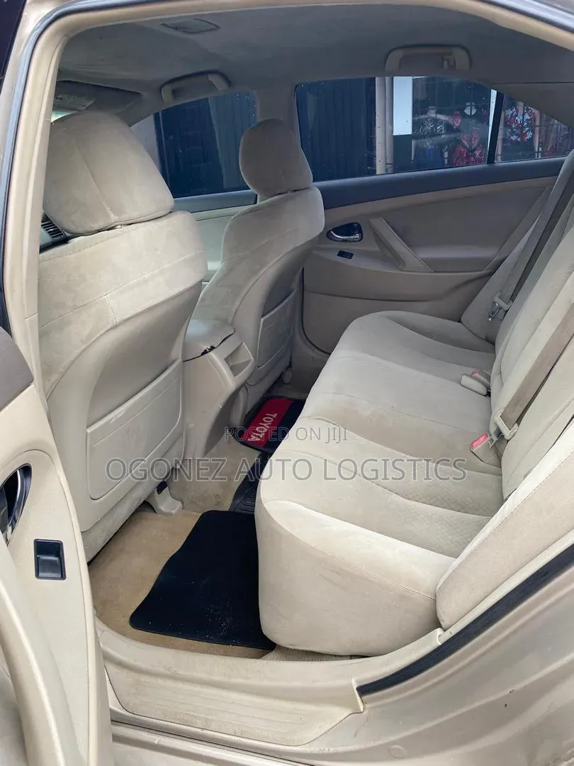 Toyota Camry LE 4dr Sedan (2.4L 4cyl 5A) 2009 Gold