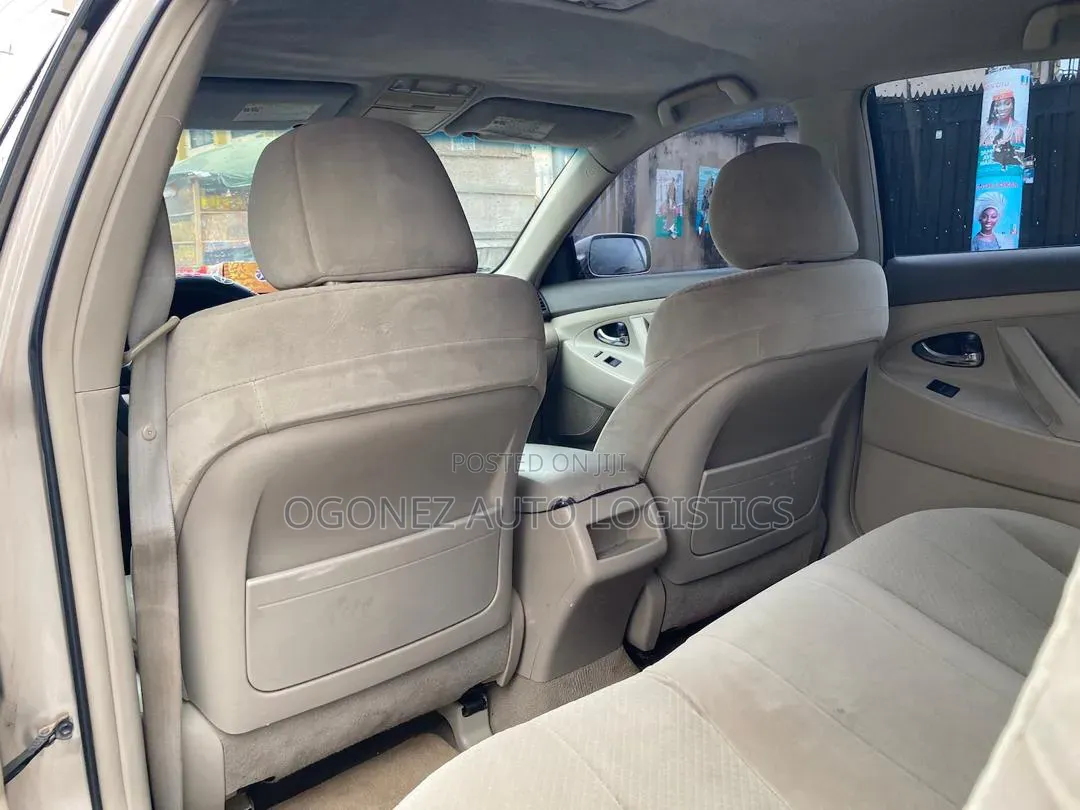 Toyota Camry LE 4dr Sedan (2.4L 4cyl 5A) 2009 Gold
