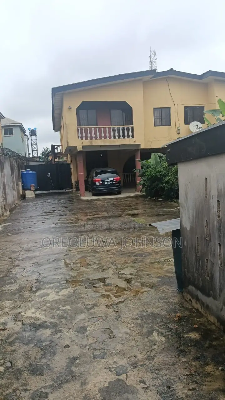 8bdrm Duplex in College for sale