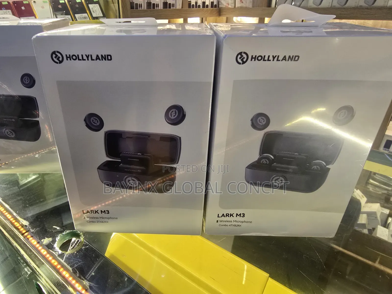 Hollyland Lark M3 Combo 4 Transmitter + 2 Receiver Wireless Microphone