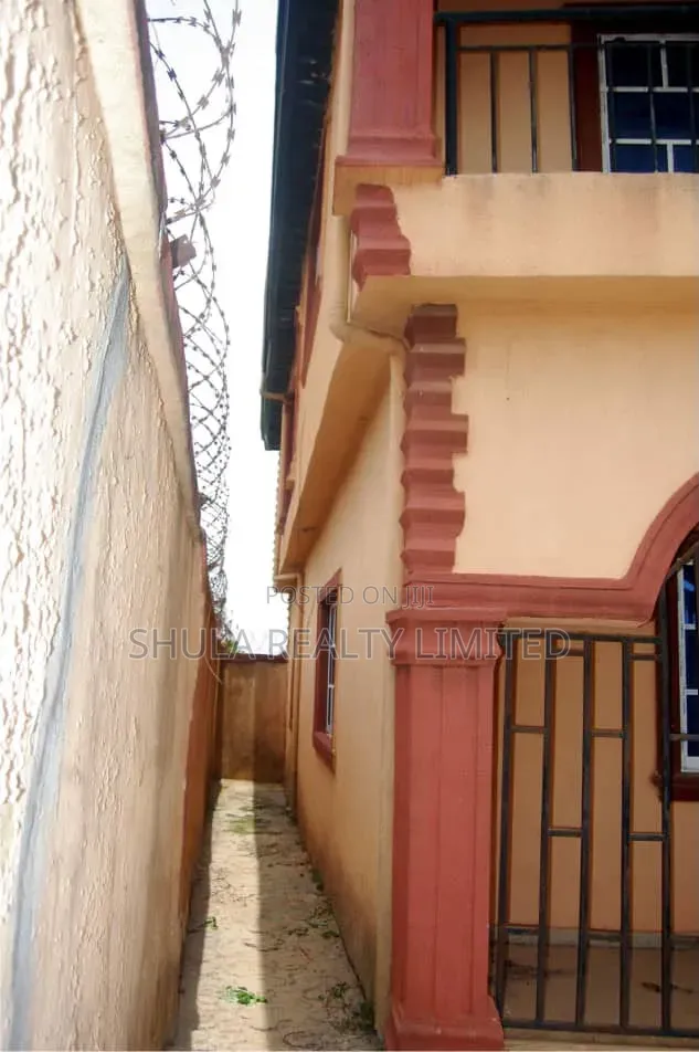 Furnished 16bdrm House in Oko Afo for sale