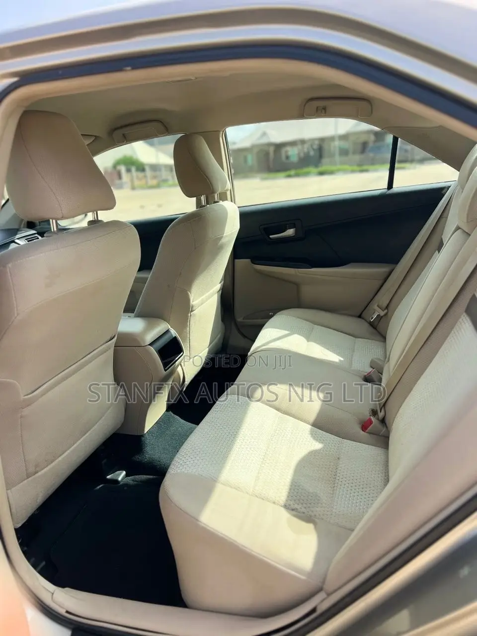 Toyota Camry LE 4dr Sedan (2.5L 4cyl 6A) 2014 Gold