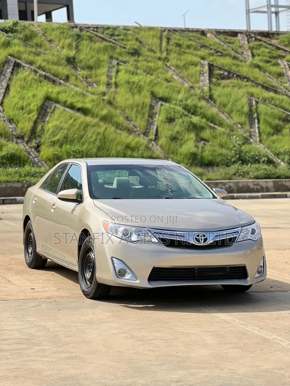 Toyota Camry LE 4dr Sedan (2.5L 4cyl 6A) 2014 Gold