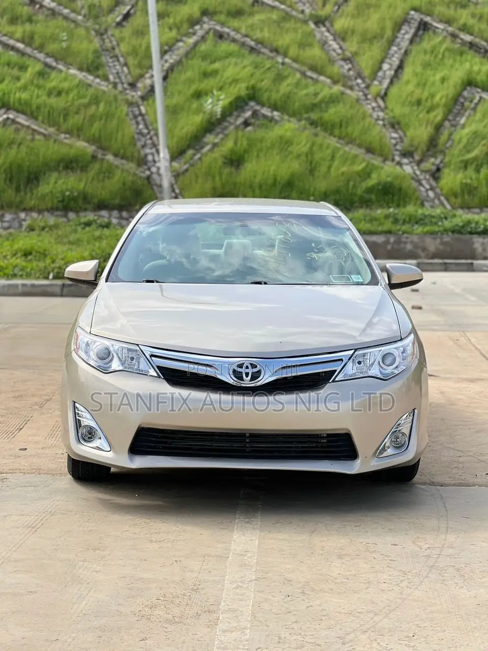 Toyota Camry LE 4dr Sedan (2.5L 4cyl 6A) 2014 Gold