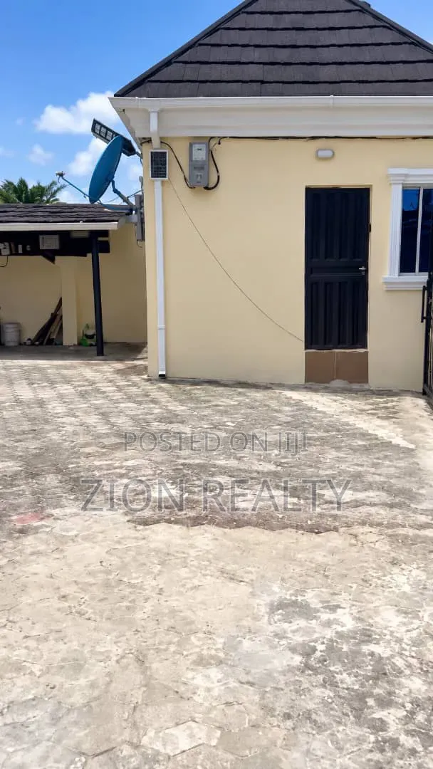Mini Flat in Eputu London, Awoyaya for rent