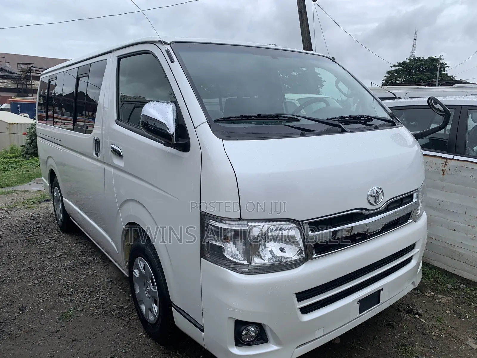 Toyota HiAce 2013 White