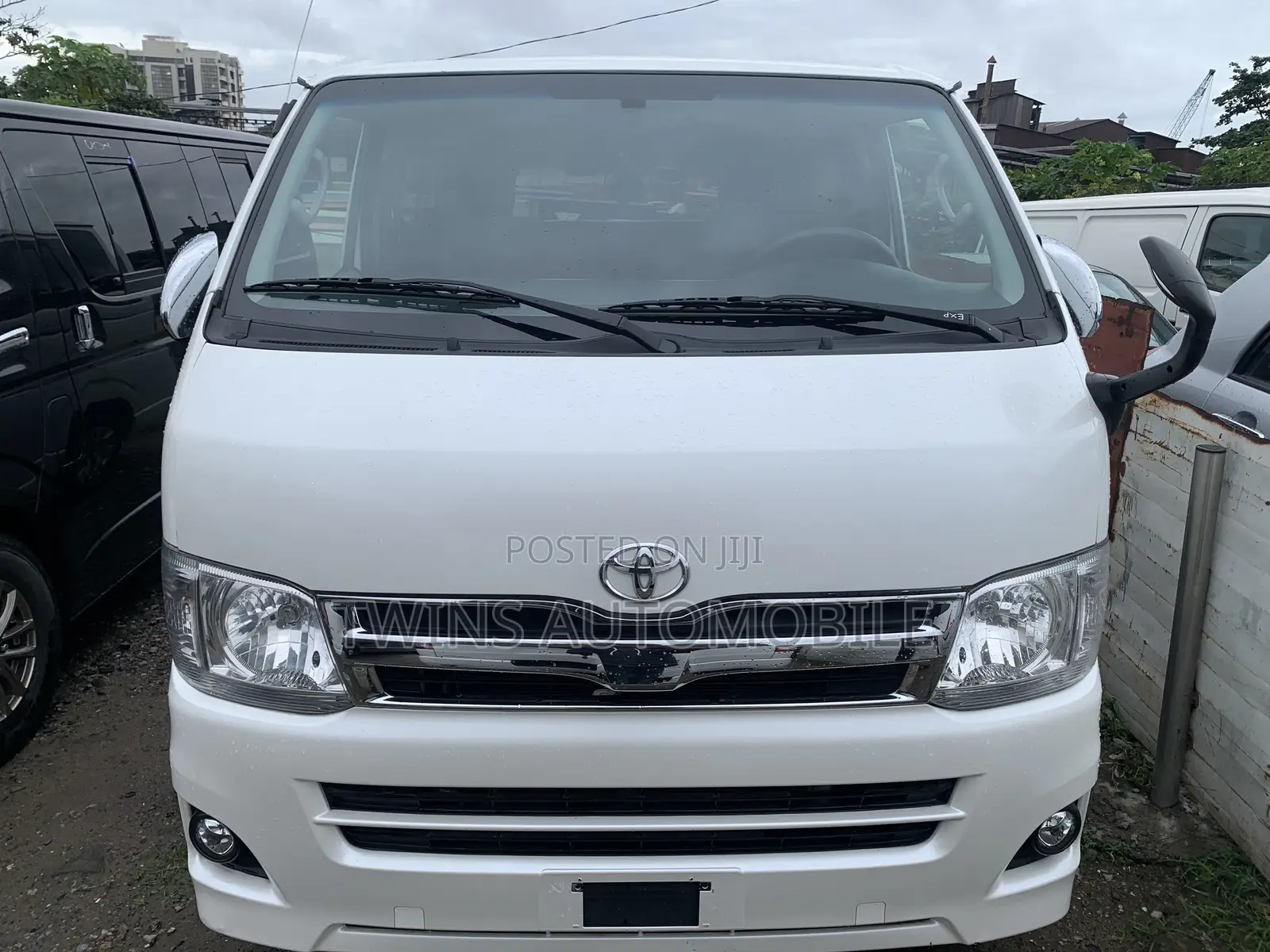 Toyota HiAce 2013 White