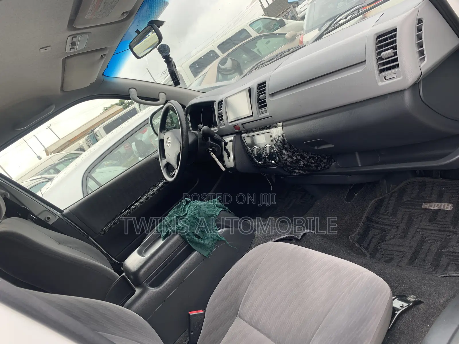 Toyota HiAce 2013 White