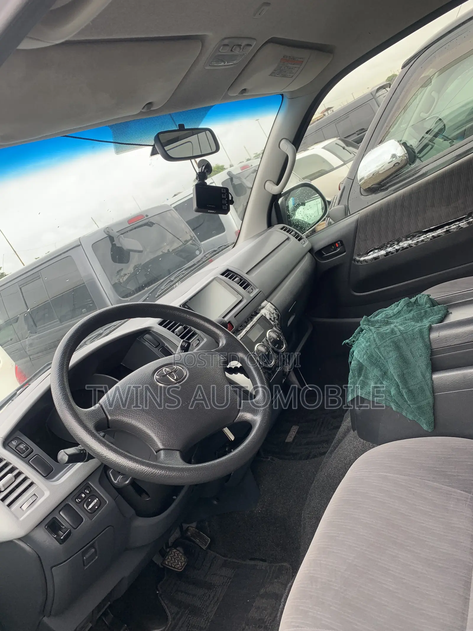 Toyota HiAce 2013 White