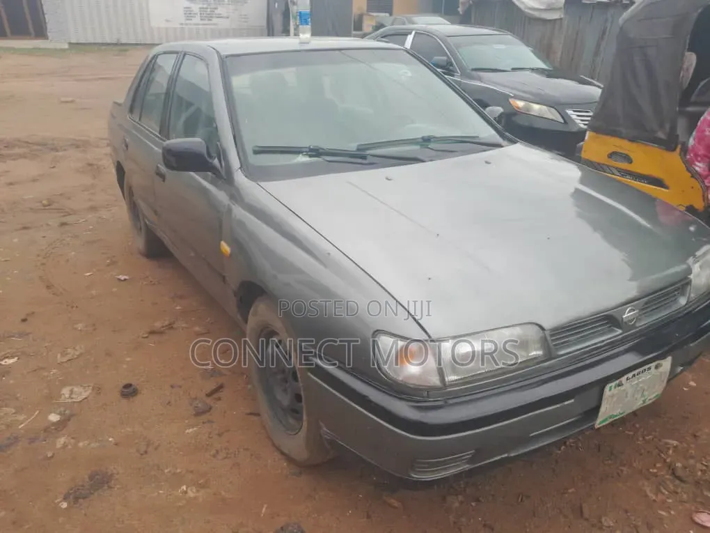 Nissan Sunny 2001 Gray