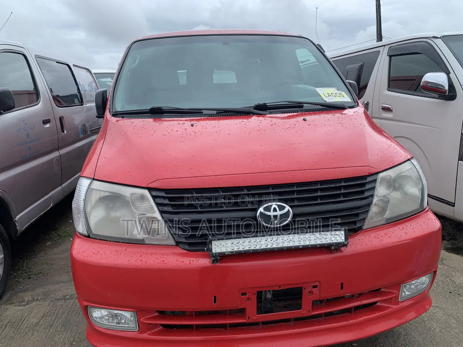 Toyota HiAce 2007 Red