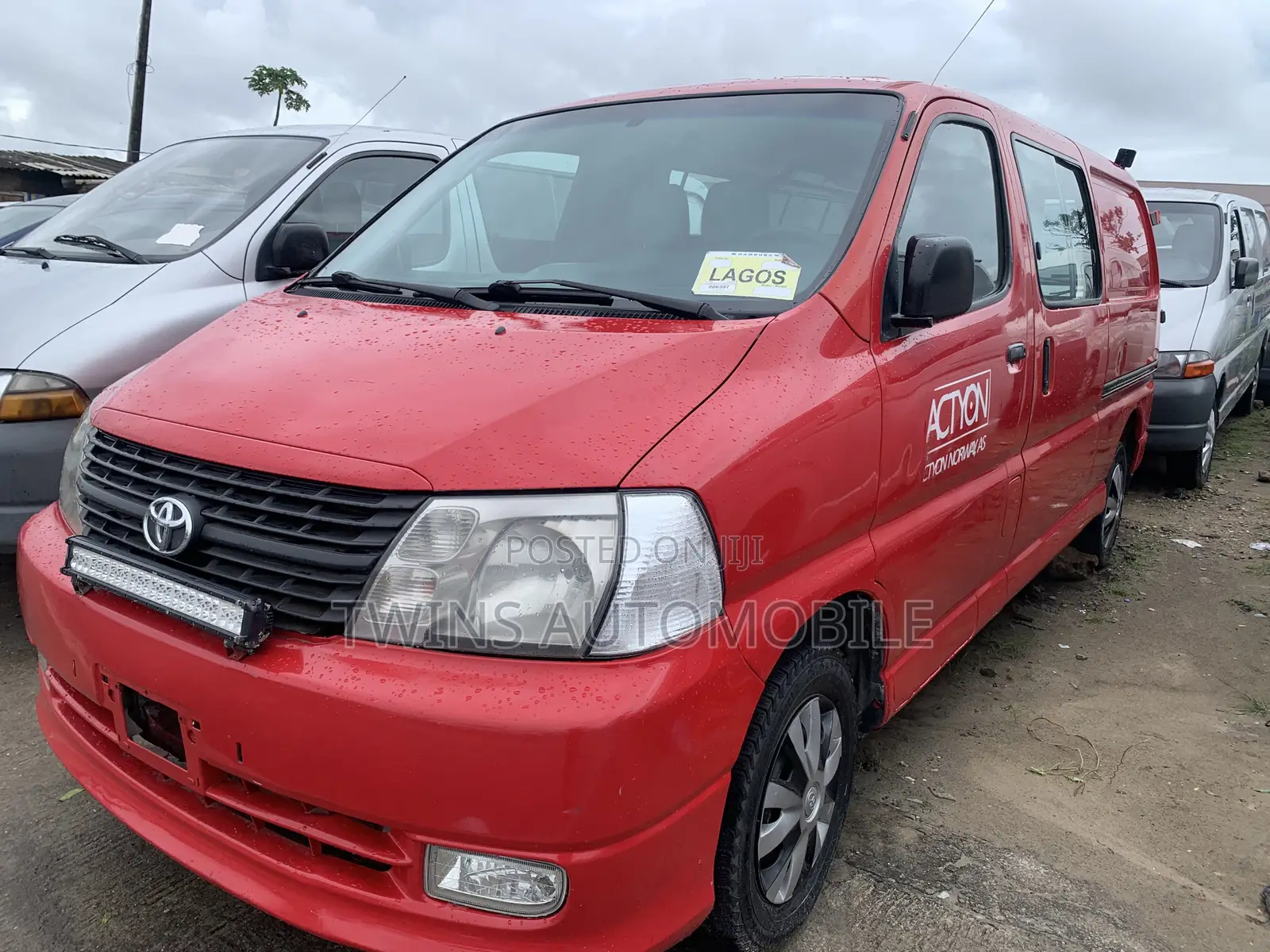 Toyota HiAce 2007 Red