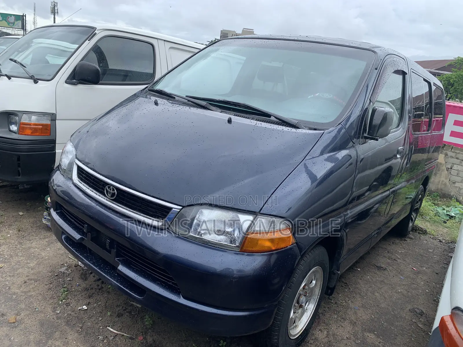 Toyota HiAce 2005 Blue