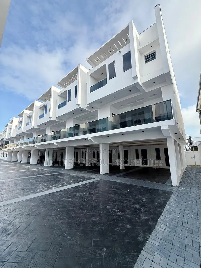 3bdrm Maisonette in Lekki Phase 1 for sale