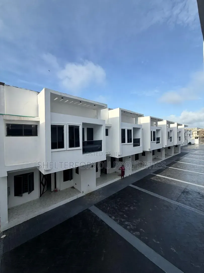 3bdrm Maisonette in Lekki Phase 1 for sale
