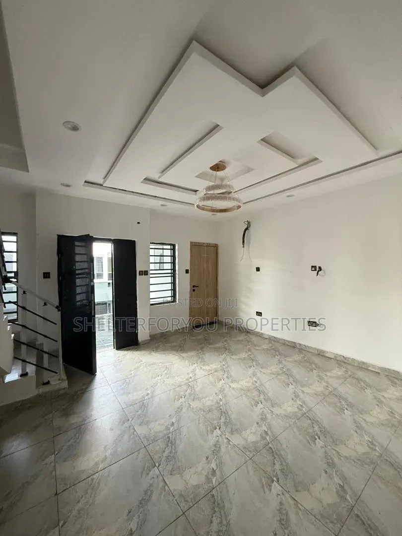 3bdrm Maisonette in Lekki Phase 1 for sale