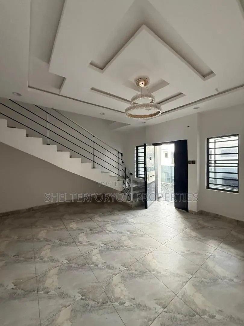 3bdrm Maisonette in Lekki Phase 1 for sale