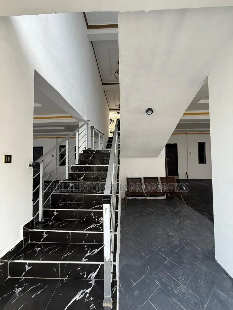 3bdrm Maisonette in Lekki Phase 1 for sale