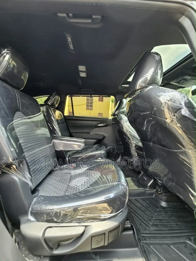 Toyota Highlander XSE AWD 2024 Black