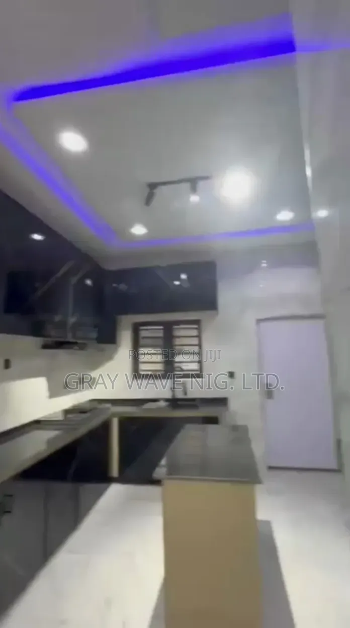 4bdrm Duplex in Sabon Lugbe for sale