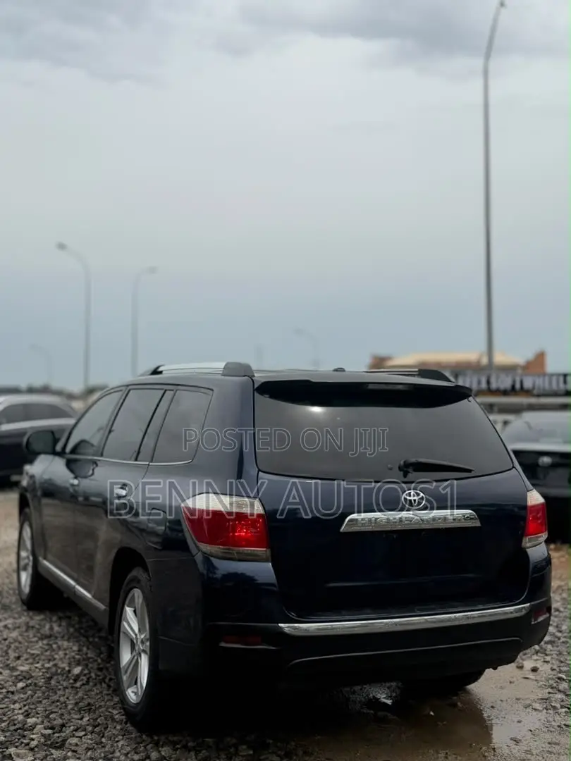 Toyota Highlander 3.5L 4WD 2013 Blue