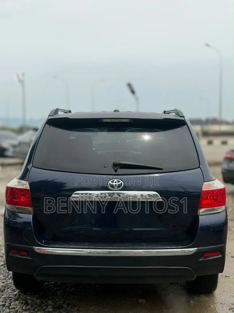 Toyota Highlander 3.5L 4WD 2013 Blue