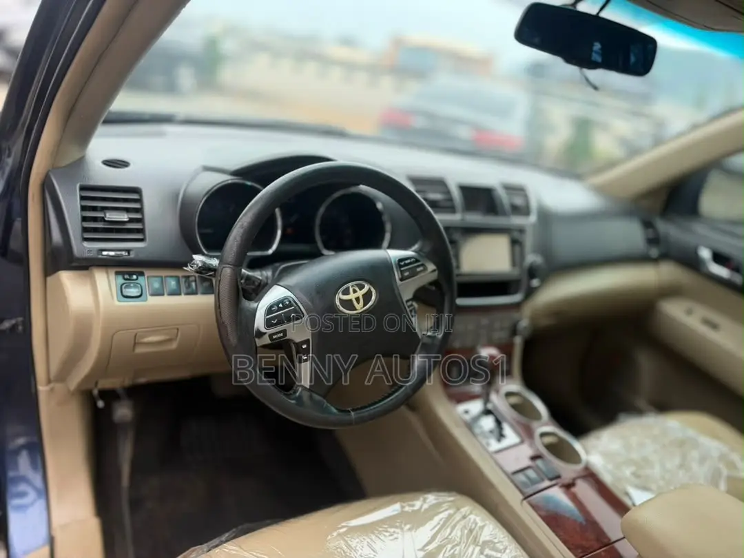 Toyota Highlander 3.5L 4WD 2013 Blue