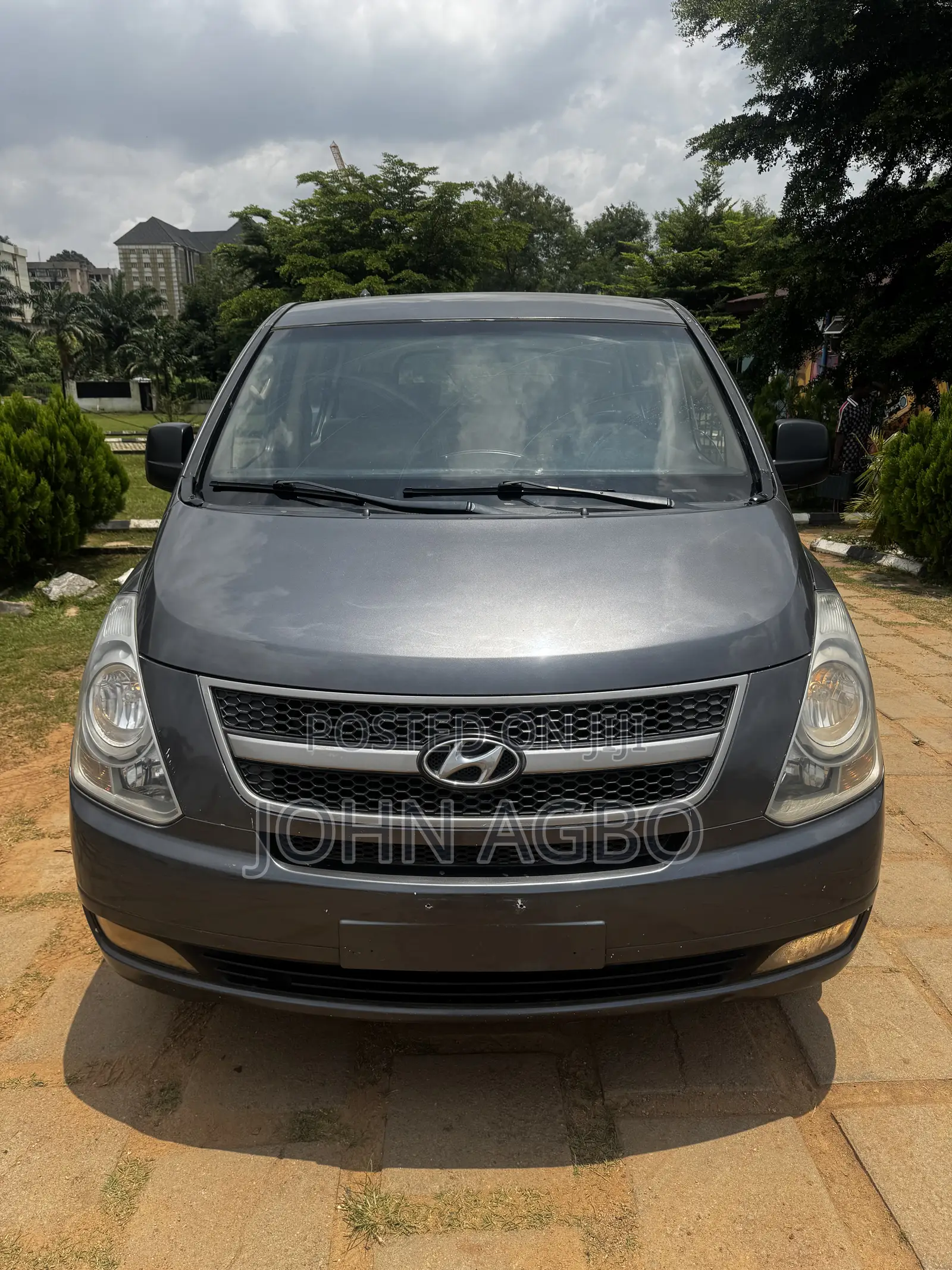 Hyundai H200 2011 Gray