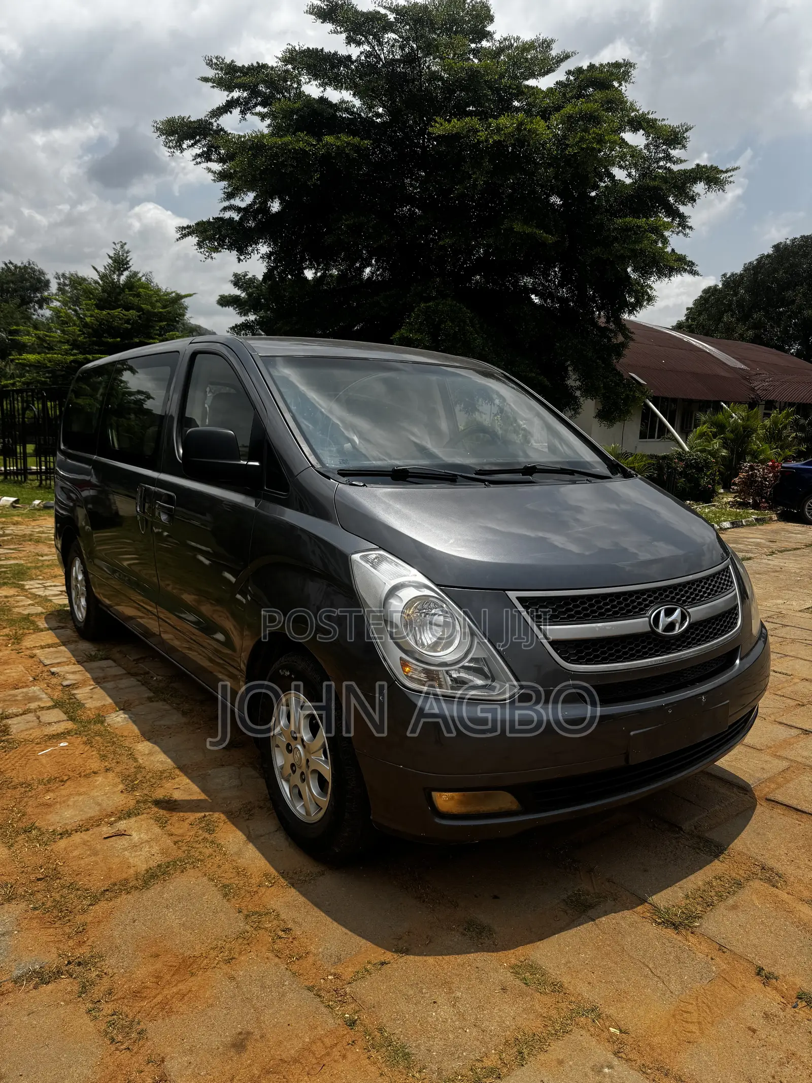 Hyundai H200 2011 Gray