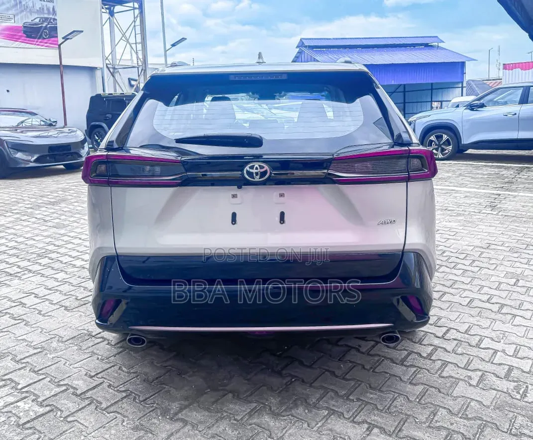 New Toyota RAV4 XLE AWD 2024 Gold