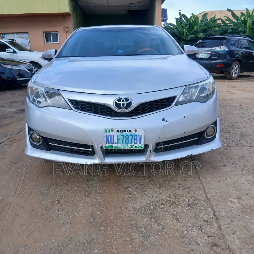 Toyota Camry SE 4dr Sedan (2.5L 4cyl 6A) 2013 Silver