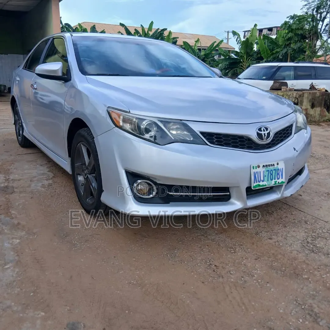 Toyota Camry SE 4dr Sedan (2.5L 4cyl 6A) 2013 Silver