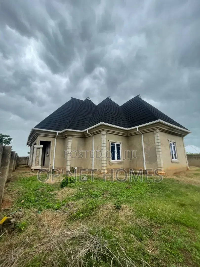 3bdrm Bungalow in Akure for sale