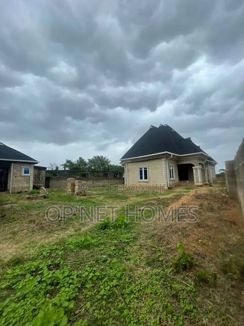 3bdrm Bungalow in Akure for sale
