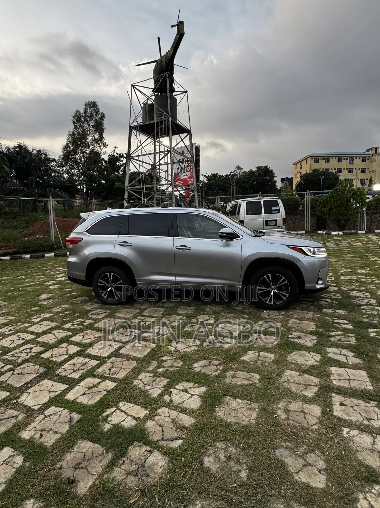 Toyota Highlander XLE 4x4 V6 (3.5L 6cyl 8A) 2017 Silver
