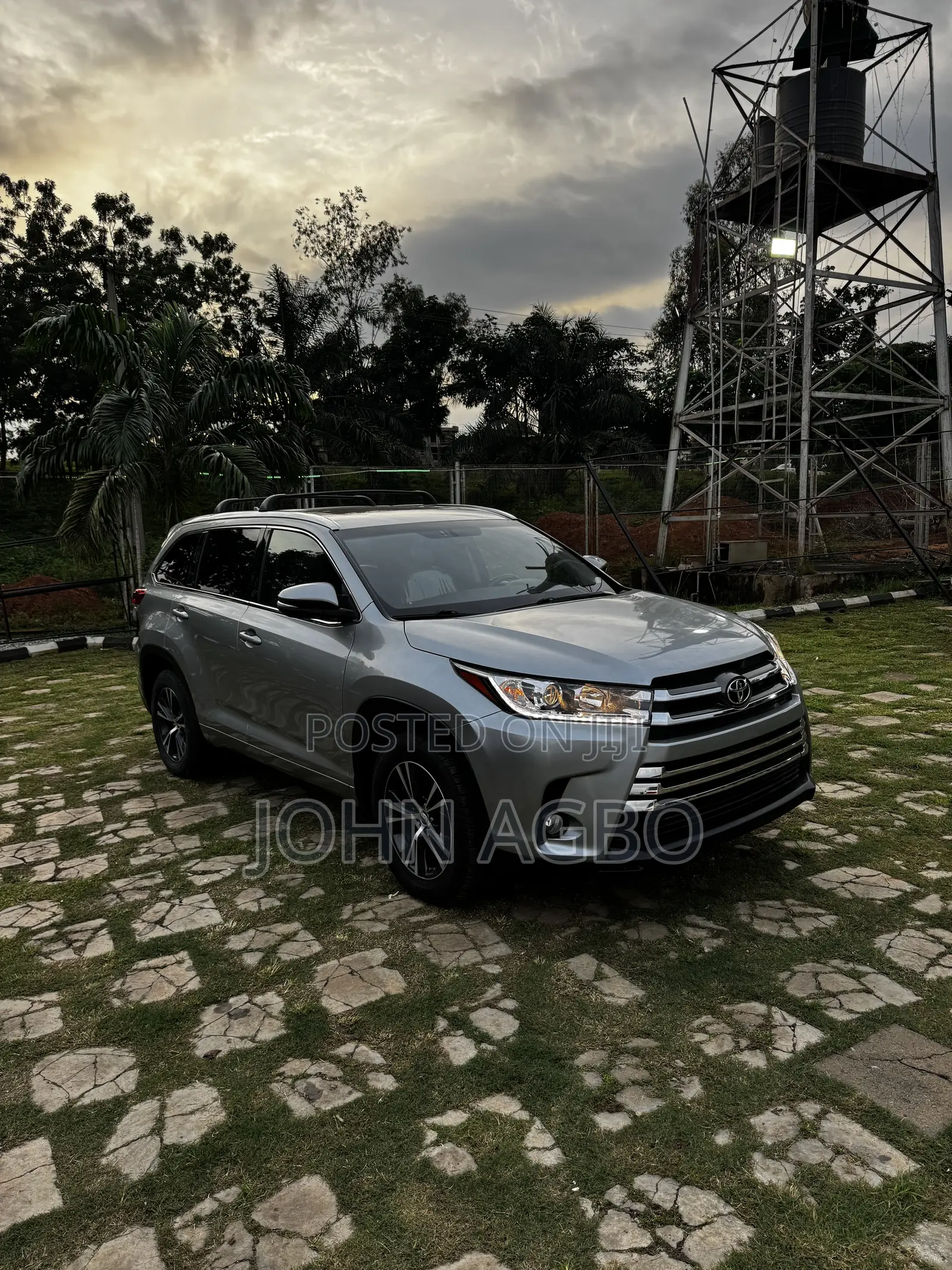 Toyota Highlander XLE 4x4 V6 (3.5L 6cyl 8A) 2017 Silver