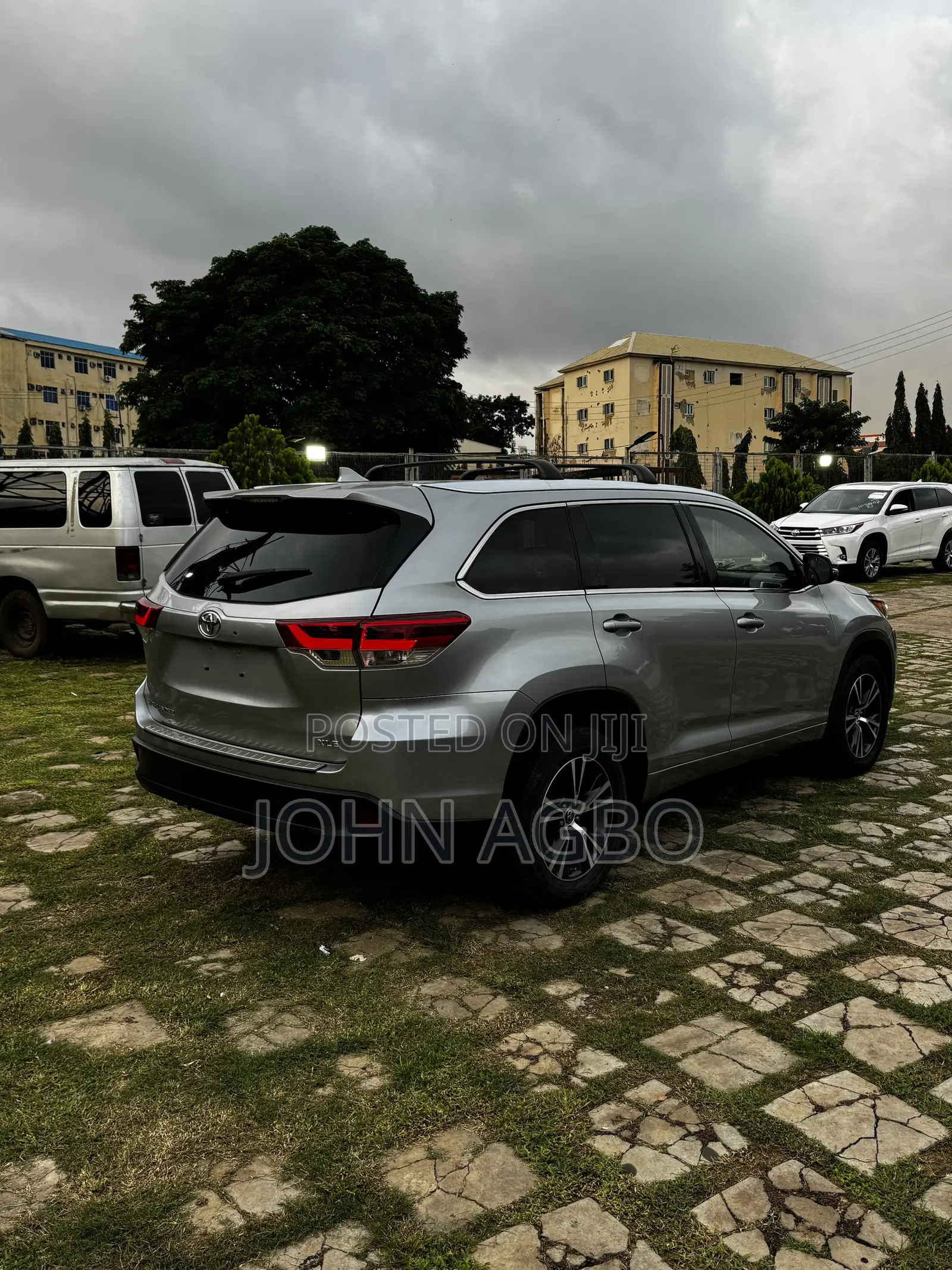 Toyota Highlander XLE 4x4 V6 (3.5L 6cyl 8A) 2017 Silver