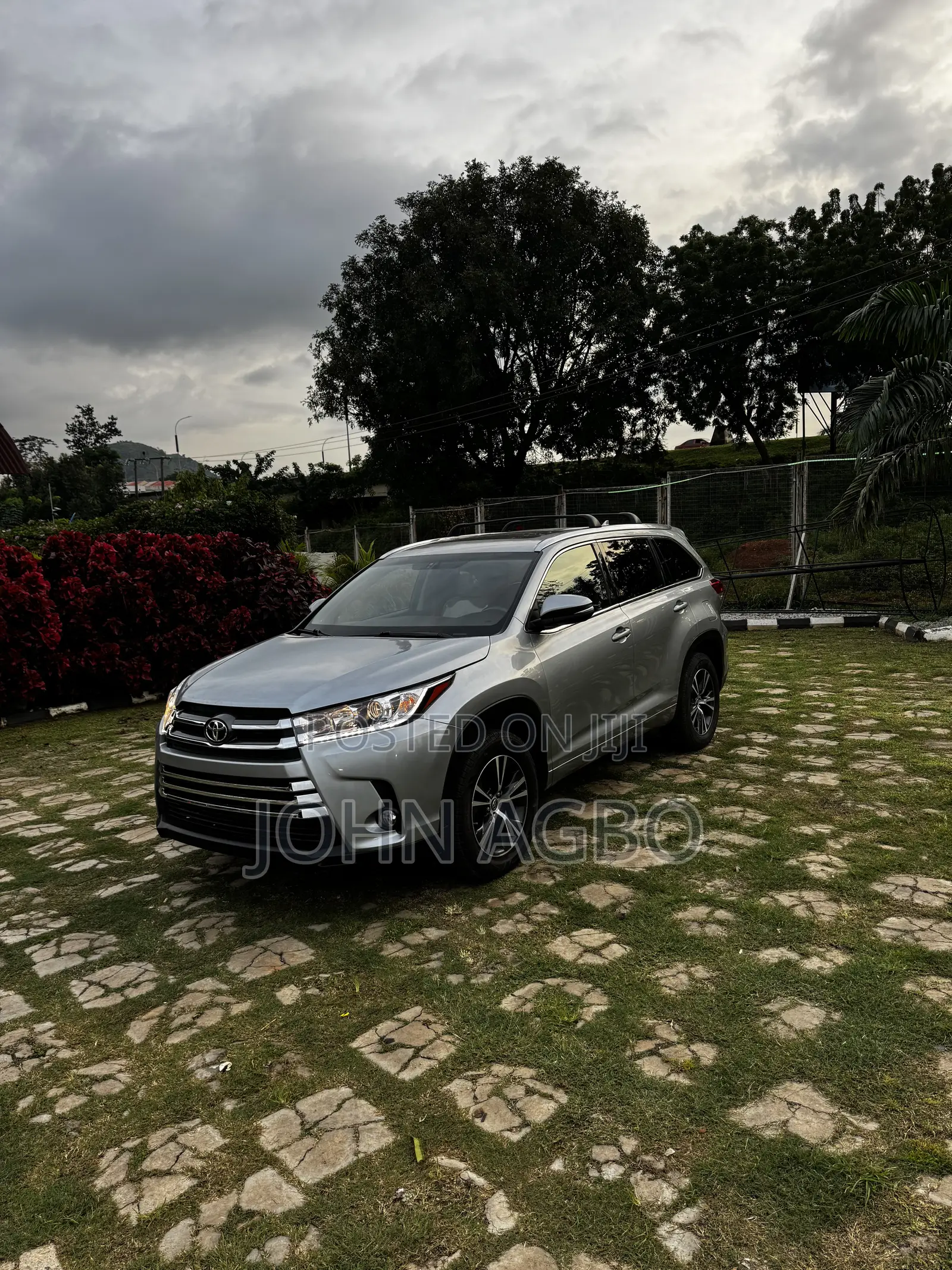 Toyota Highlander XLE 4x4 V6 (3.5L 6cyl 8A) 2017 Silver