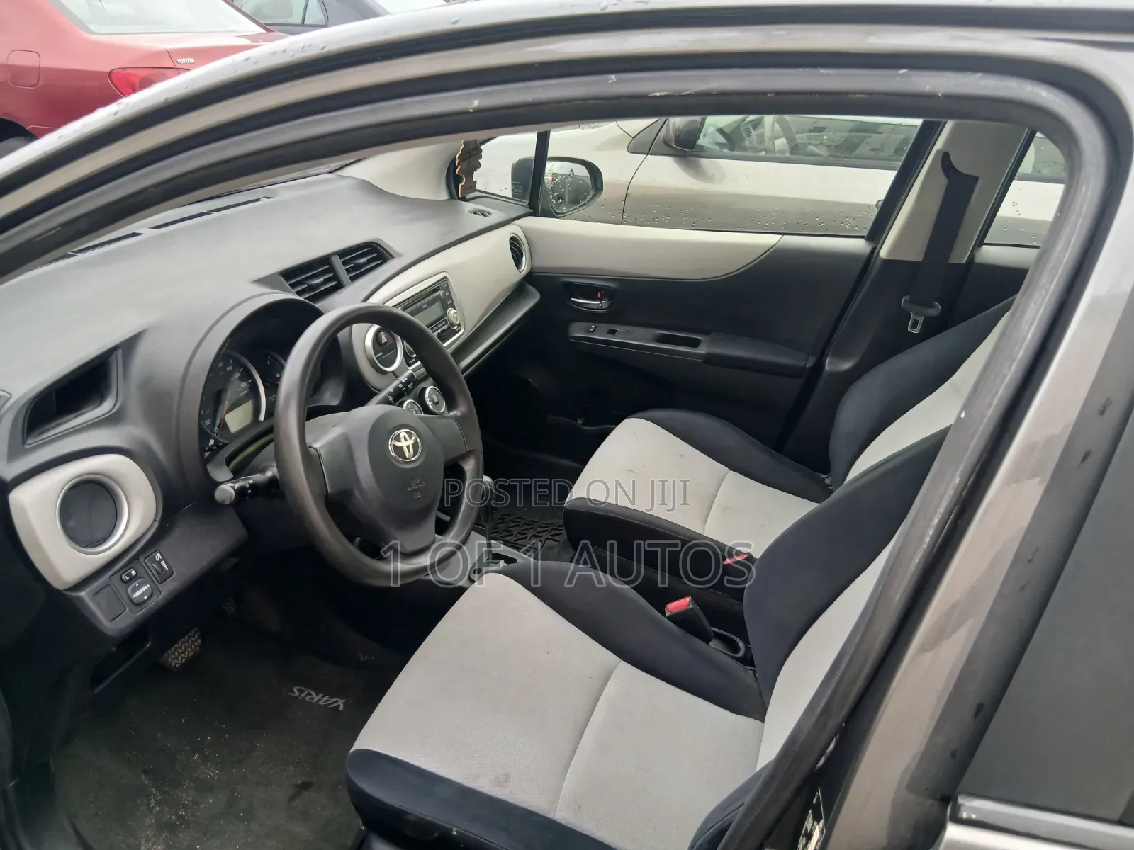 Toyota Yaris L Hatchback 5dr 2012 Gray